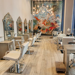 Дизайн интерьера салона красоты в венециаенском стиле INOCHI в Москве